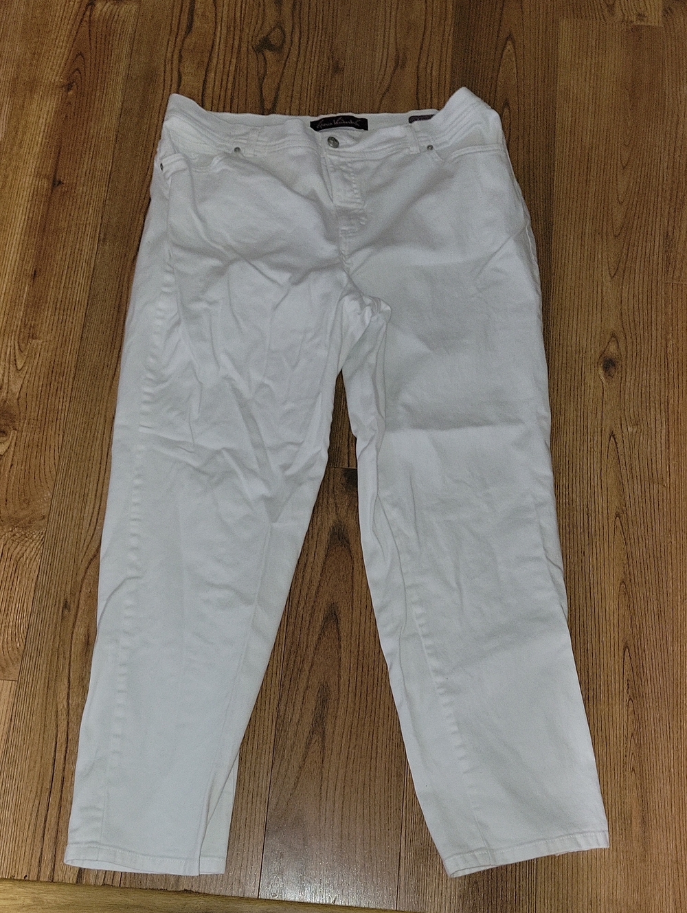 Gloria Vanderbilt White Jeans